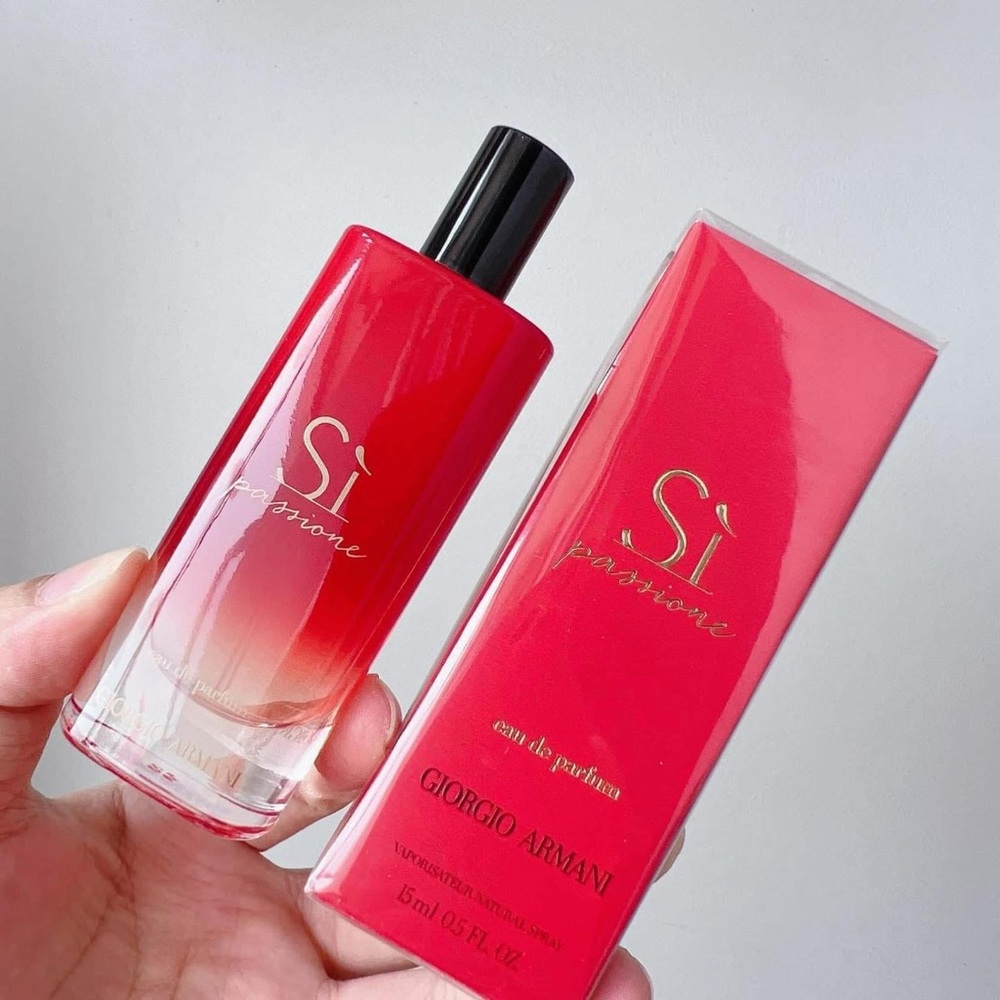 NIB Giorgio Armani Sì passionate travel size 15ML Spray bottle